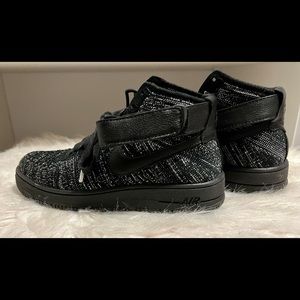 Nike Wmns Af1 Flyknit black/white size 6